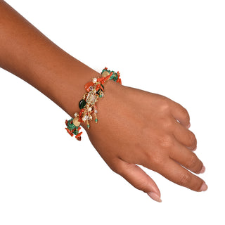 Bracciale-con-corallo-rosso-e-pietre-naturali-Adriel-indossata