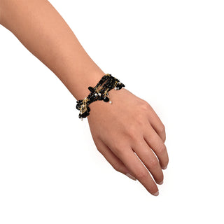 Bracciale onice nero e perle indossato - Aura