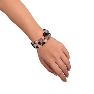 Bracciale tre fili quarzo rosa e occhio di tigre blu indossato - Afrodite