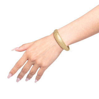 Bracciale Manetta in argento 925 satinato - Olivia indossato