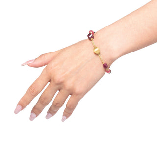 Bracciale con quarzo fragola, agata e pietre dure - Amira indossato