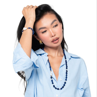Collana con lapislazzuli, perla barocca e agata blu - Zafira indossata